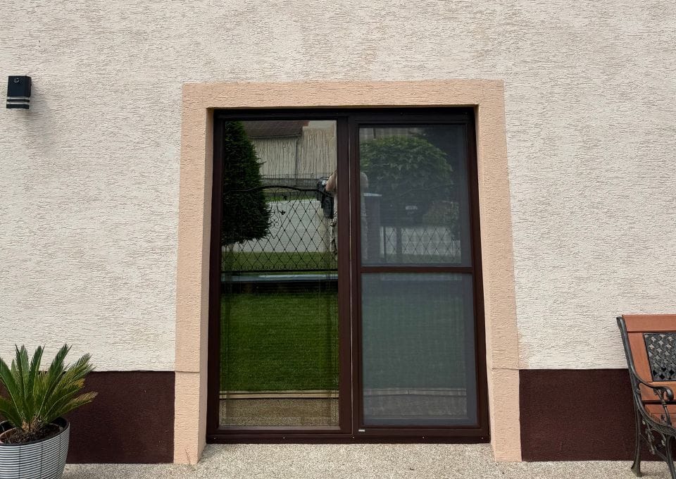 Terasové dvere s tmavou hliníkovou kapotážou